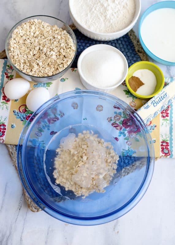 Soak 2 cups of oats in the hot water.