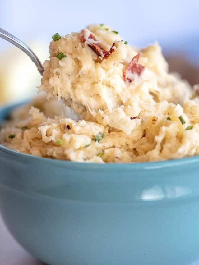 Cheesy Garlic Mashed Potatoes With Mozzarella