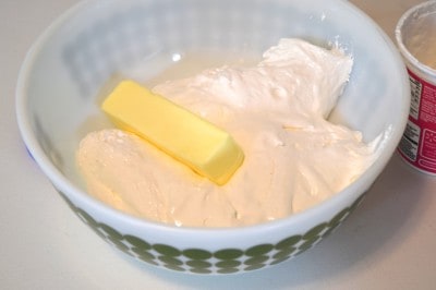 Microwave butter and marshmallow cream until melted.