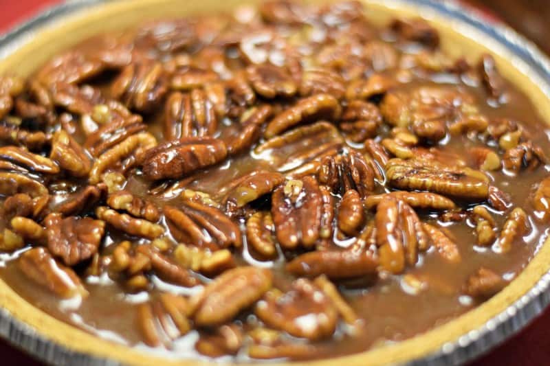 Pour pie filling into pie crust and refrigerate.