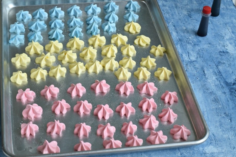 piped meringues