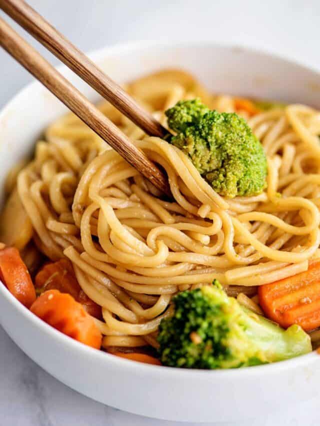 Veggie Lo Mein (PF Chang’s Copycat Recipe)