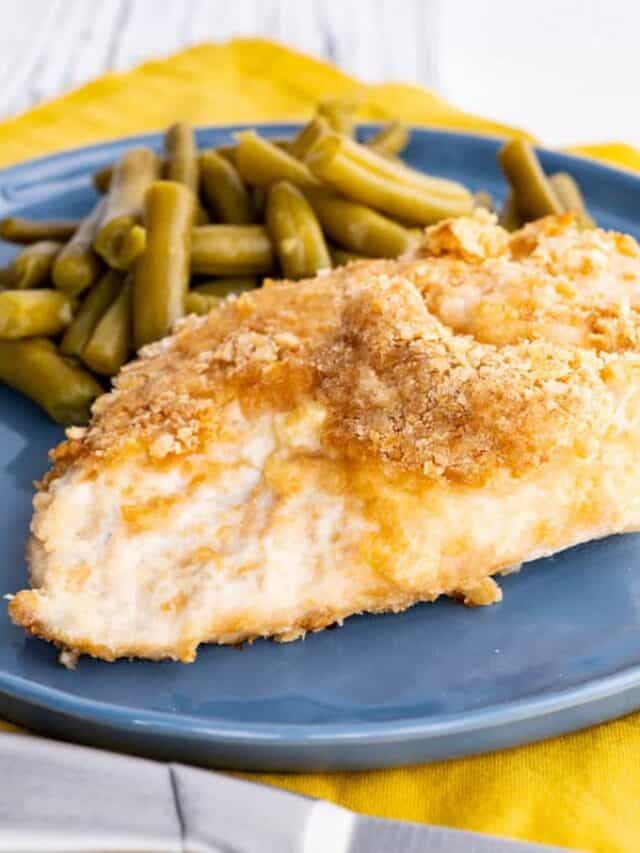 Plate of Ritz cracker chicken with green beans.