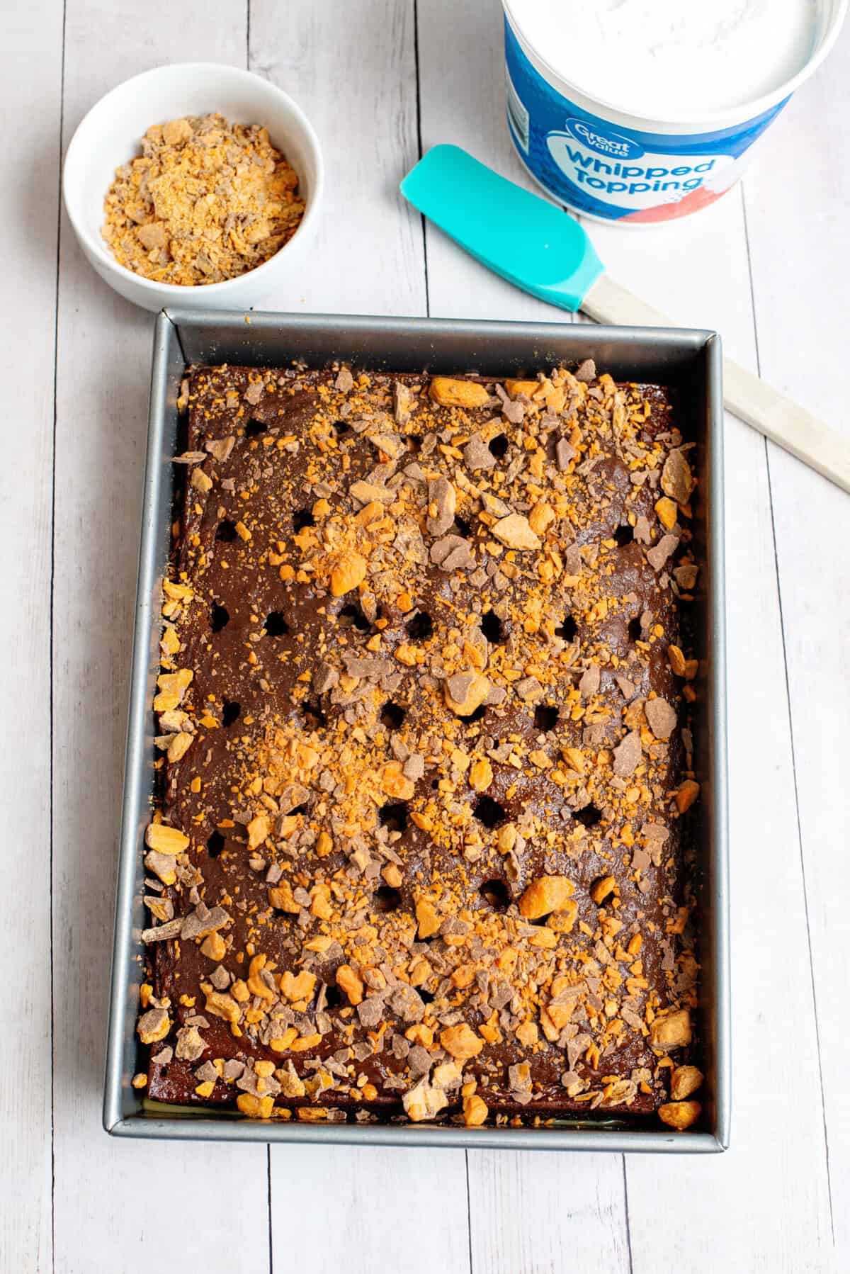 crumble butterfinger and spread over cake