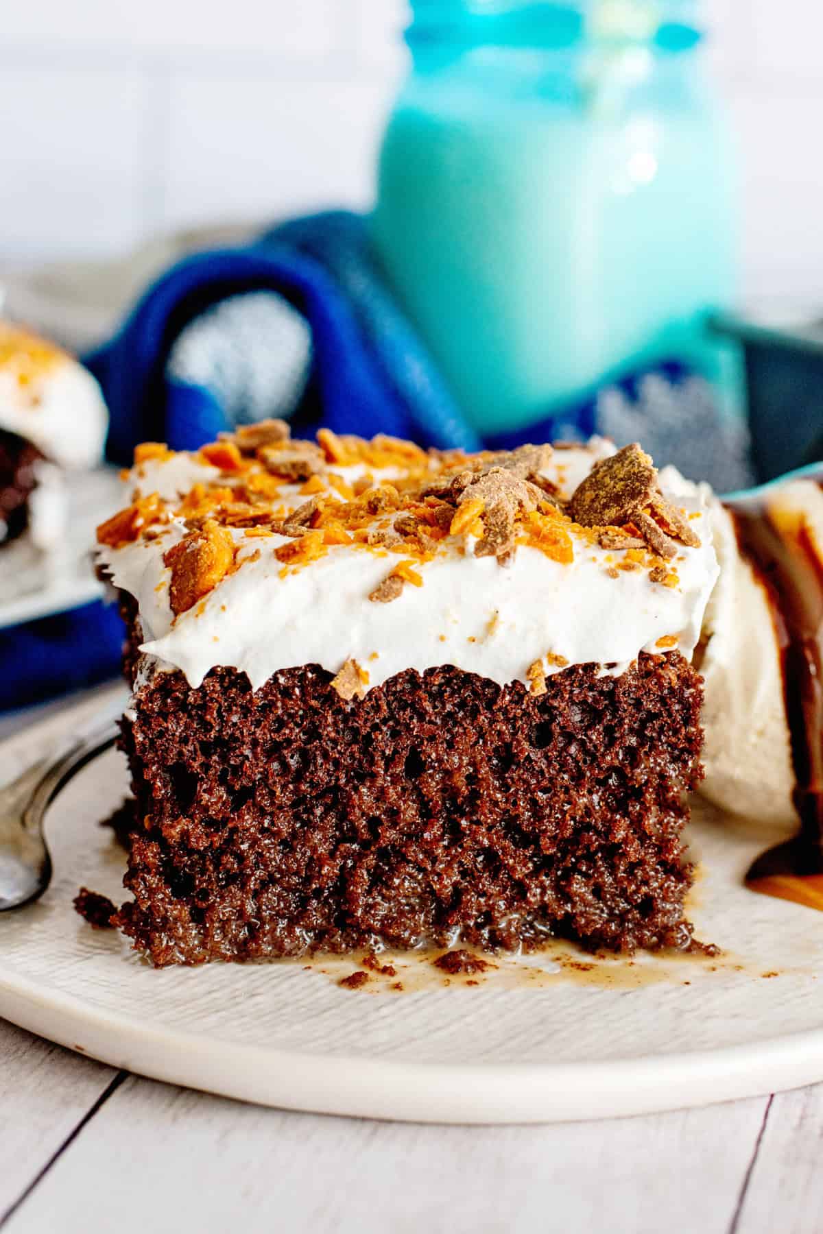 butterfinger poke cake