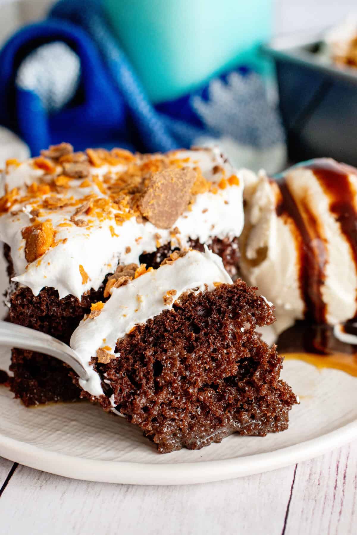 butterfinger poke cake