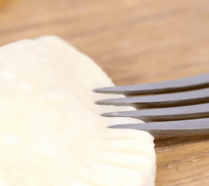 using a fork to make grooves