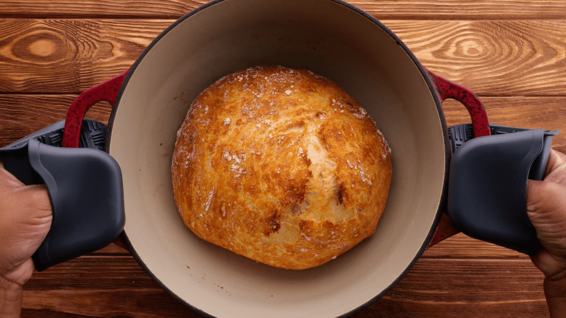 Baked easy Dutch oven bread.