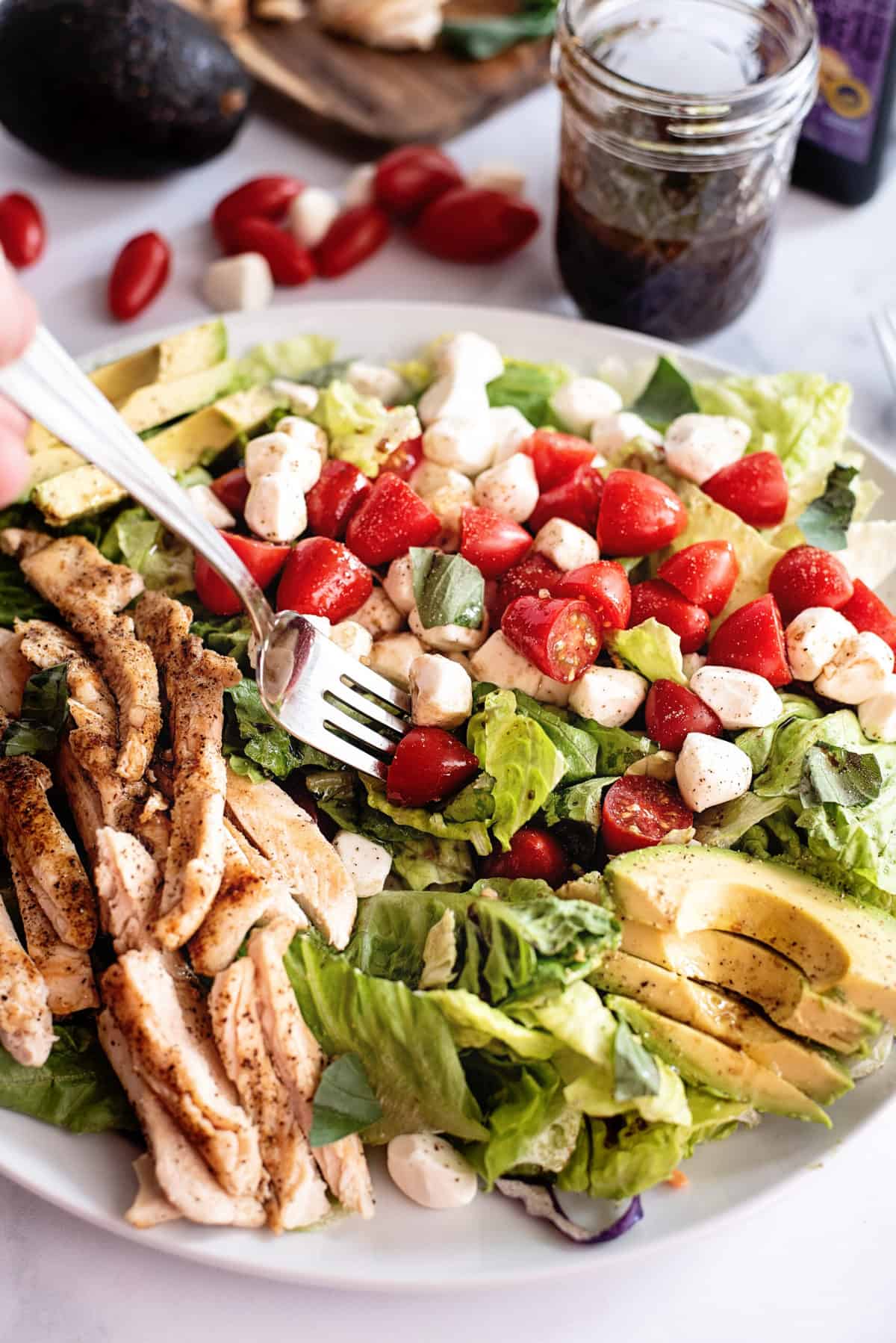 Recipe for Caprese Salad with Chicken and Avocado