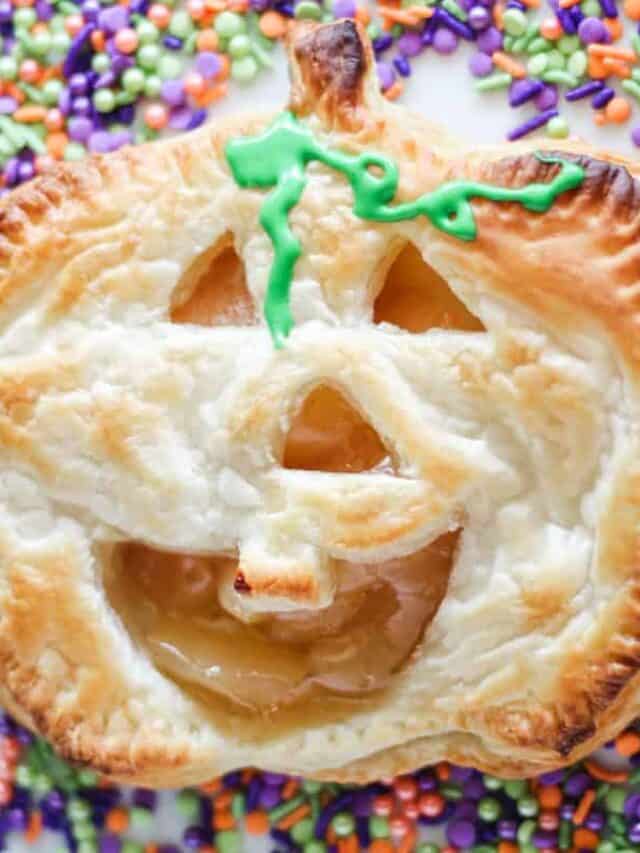 Jack-o-Lantern Apple Pie With Puff Pastry