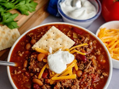 Crockpot Chili with Sour Cream and crackers