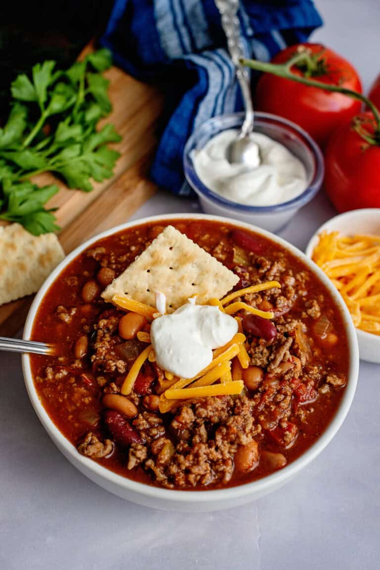 Crockpot Chili with Sour Cream and crackers