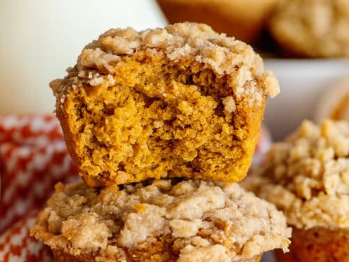 pumpkin spice muffins with streusel topping