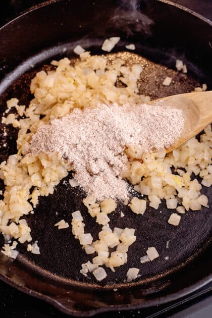 Add remaining flour mixture to skillet.