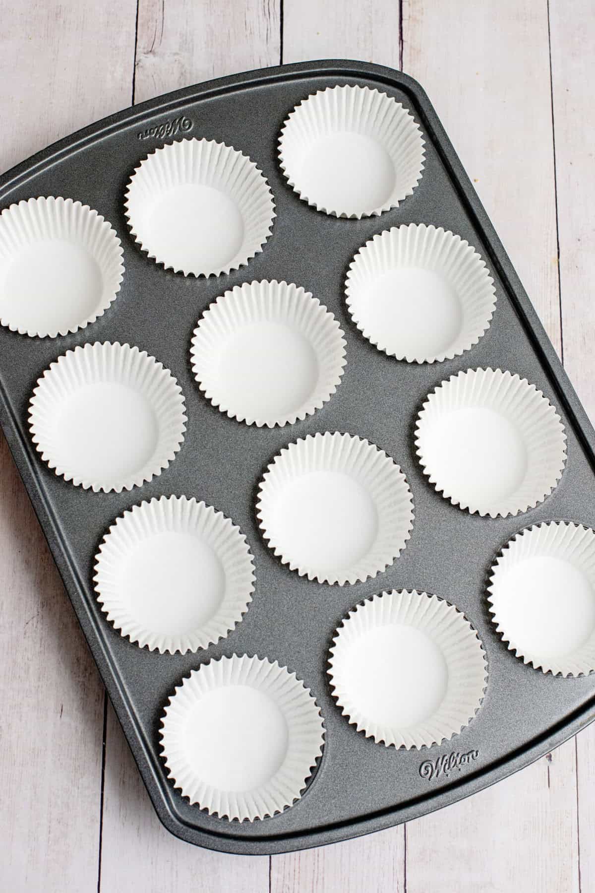 line a muffin tin with liners and set aside
