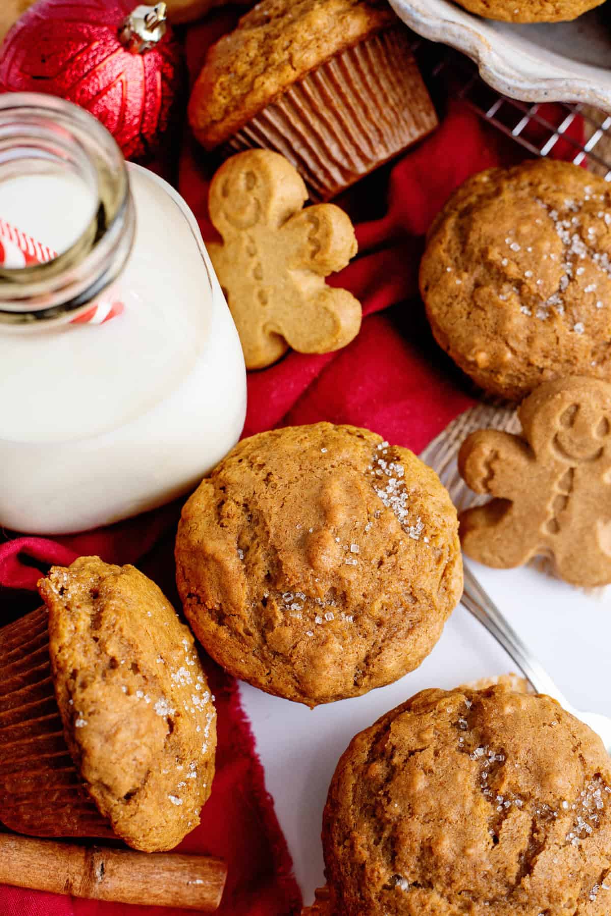 Gingerbread muffins and milk