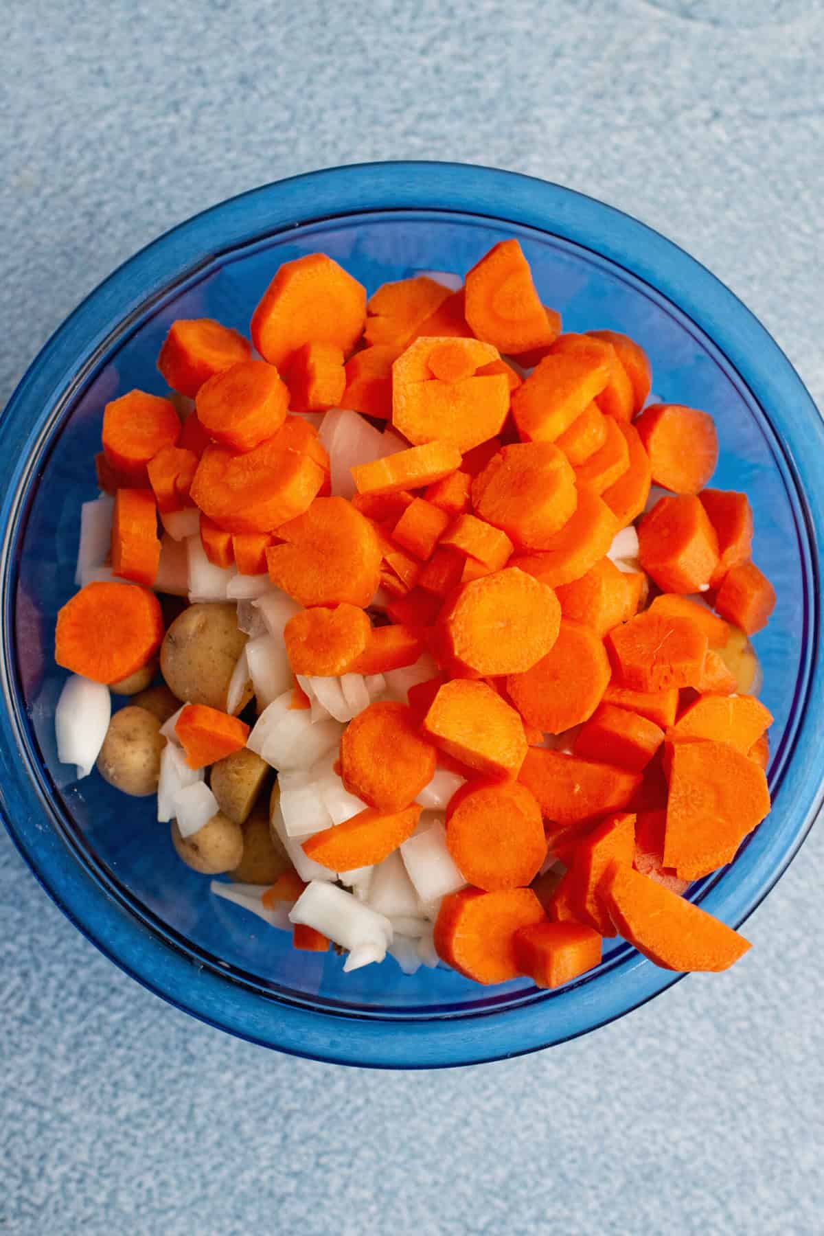 Add vegetables into a bowl